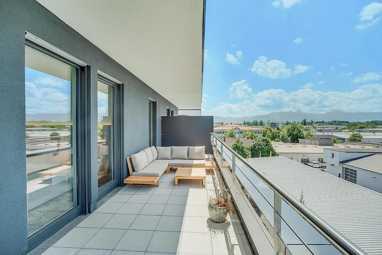 Bright: Rosenheim Aicherpark Aparthotel